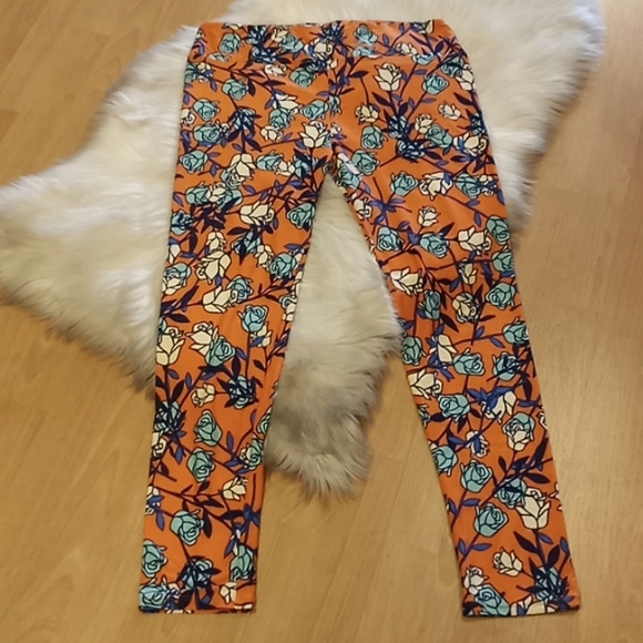LulaRoe Rose 🌹 Printed Leggings- T&C-#1557+ - Picture 6 of 10